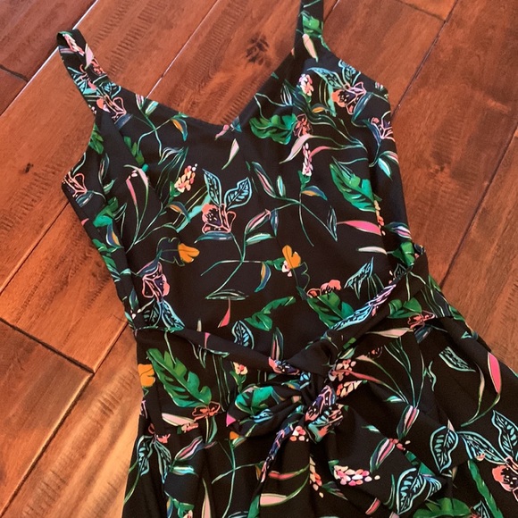 Floral, Sleeveless Dress - Picture 2 of 6